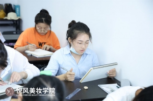 学化妆千万不要盲目报班！这点一定要看！